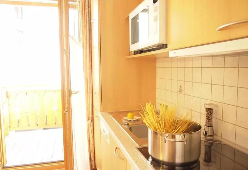 Hotelli Apart Garni Motnaida