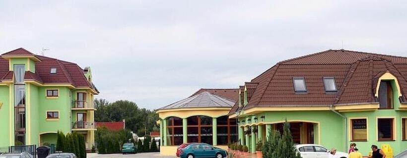 فندق Betty Pension