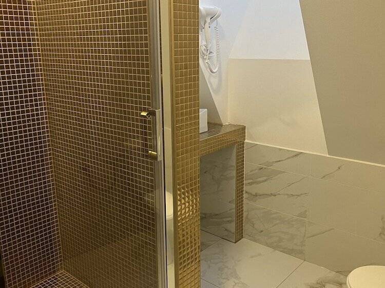 فندق Betty Pension