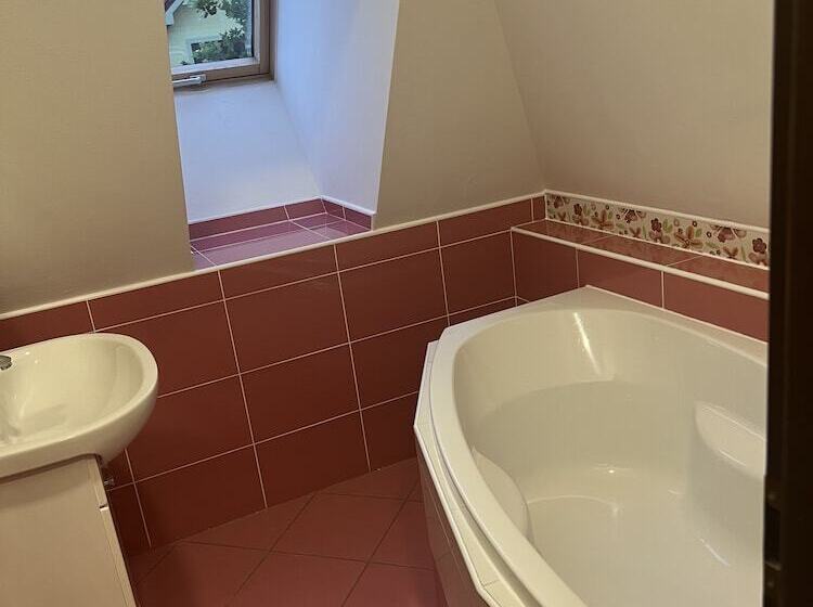 فندق Betty Pension