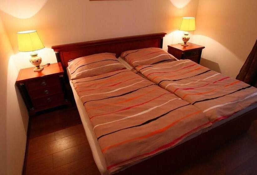 فندق Betty Pension