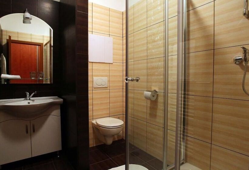 فندق Betty Pension