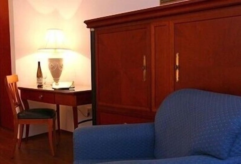 فندق Betty Pension