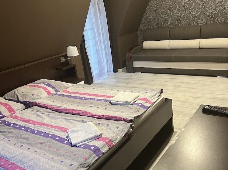 فندق Betty Pension