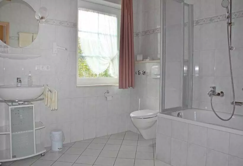 Hotelli Gasthof Rössle