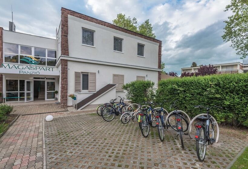 Отель Magaspart Panzió