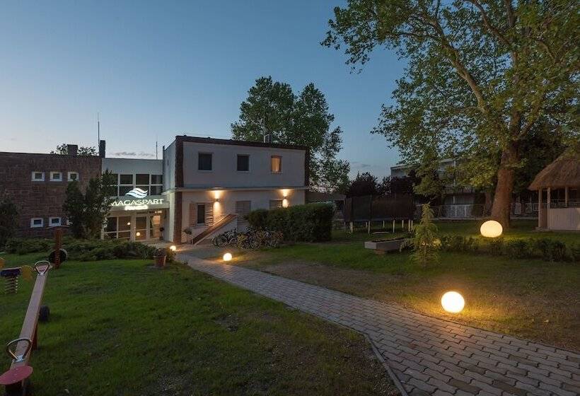 Отель Magaspart Panzió