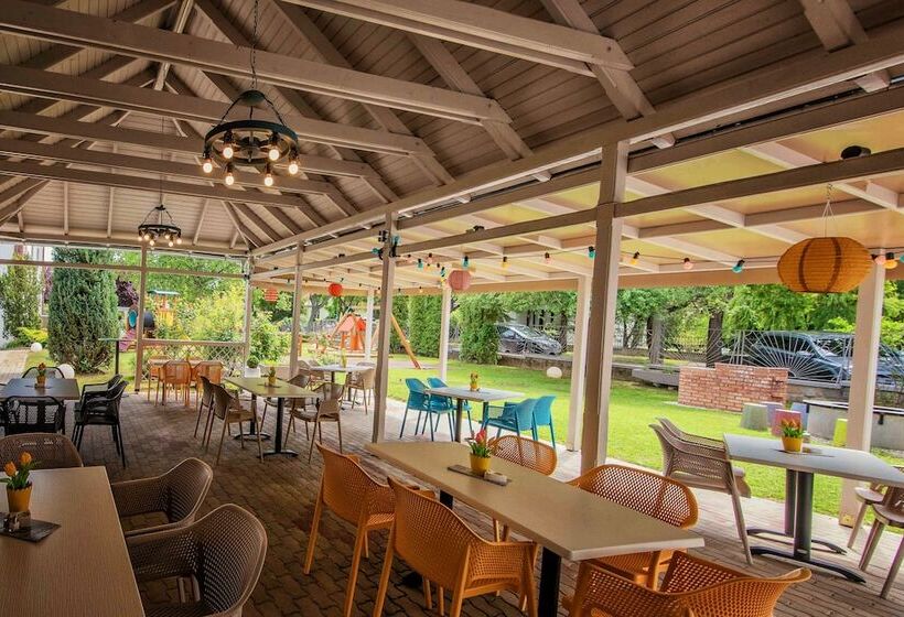 Отель Magaspart Panzió