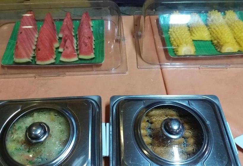 בית מלון כפרי Sunshine Inn Resort Khaolak