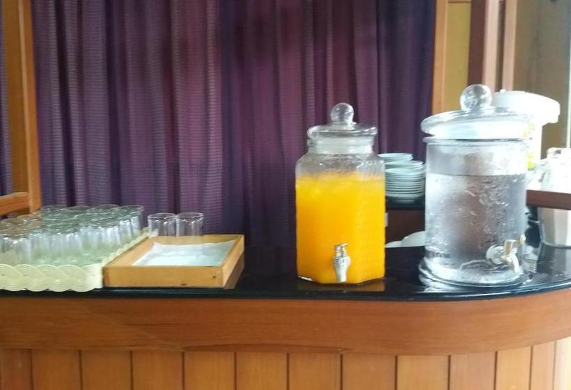 בית מלון כפרי Sunshine Inn Resort Khaolak