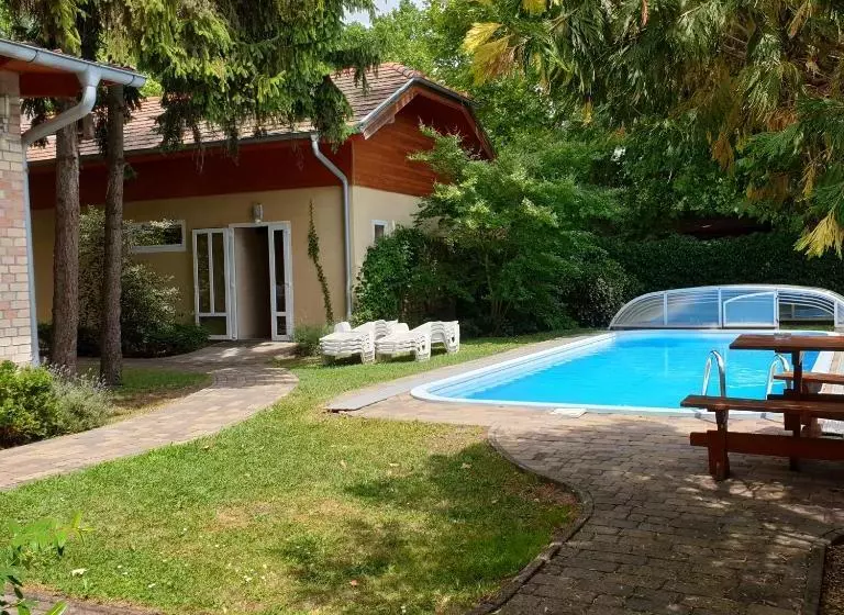 ホテル Villa Dorottya