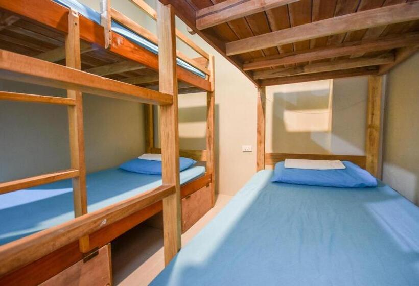 Albergue Boracay Backpackers