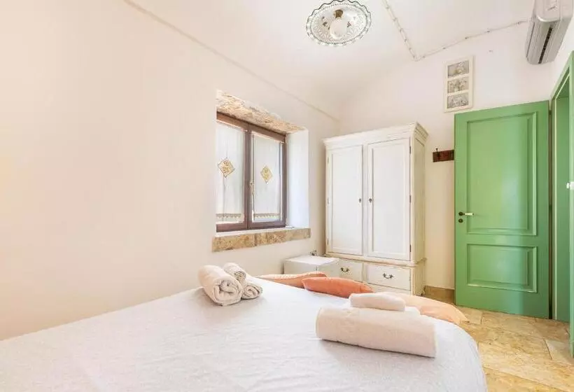 Aamiaismajoitus (B&B) Casale De Li Canti