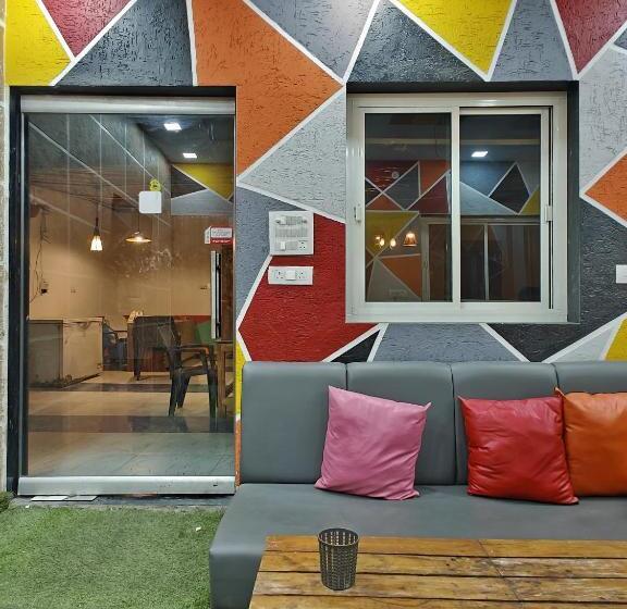 Bedweiser Backpackers Hostel