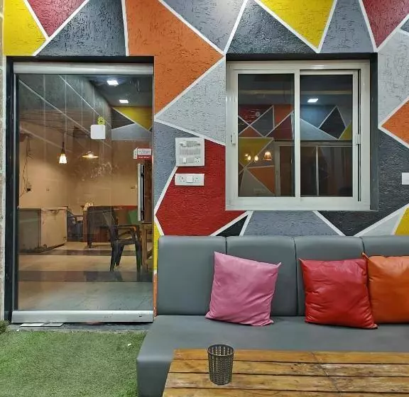 Bedweiser Backpackers Hostel