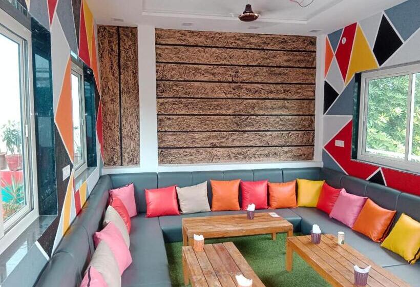 Bedweiser Backpackers Hostel