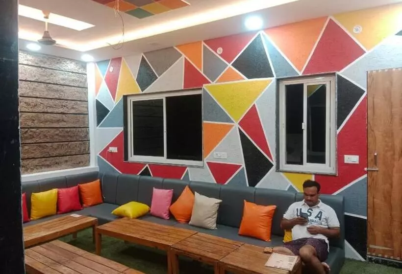 Bedweiser Backpackers Hostel