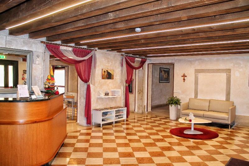 هاستل Domus Clugiae