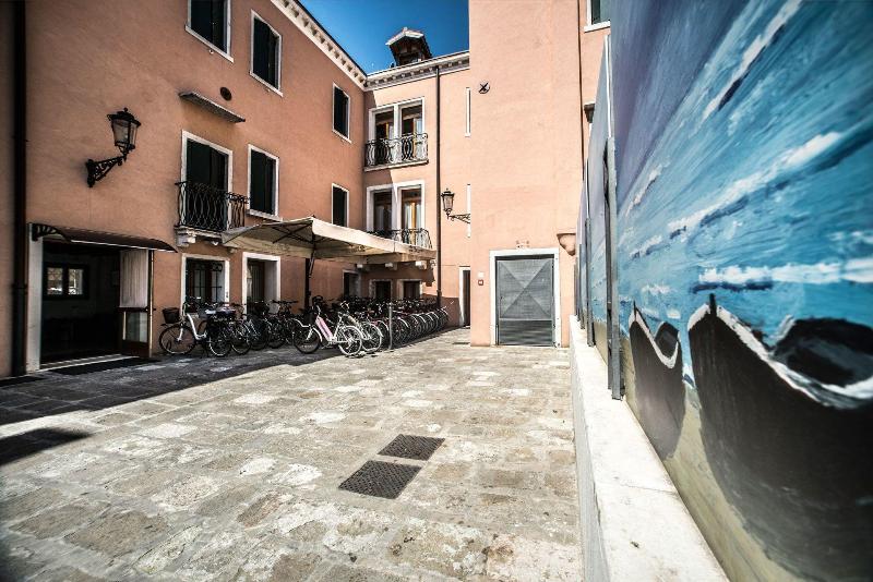 هاستل Domus Clugiae