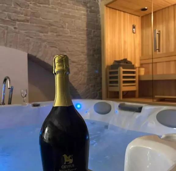 تختخواب و صبحانه Augustus Luxury Suite