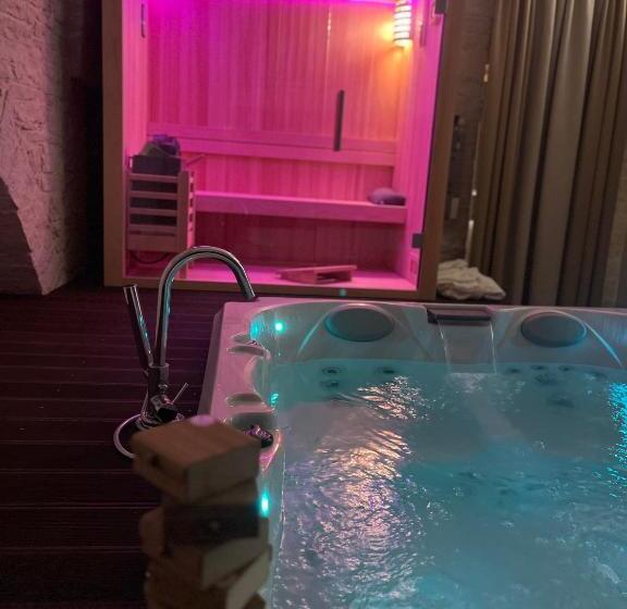 مبيت وإفطار Augustus Luxury Suite