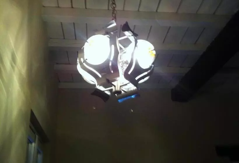 تختخواب و صبحانه Moodsiro Comi