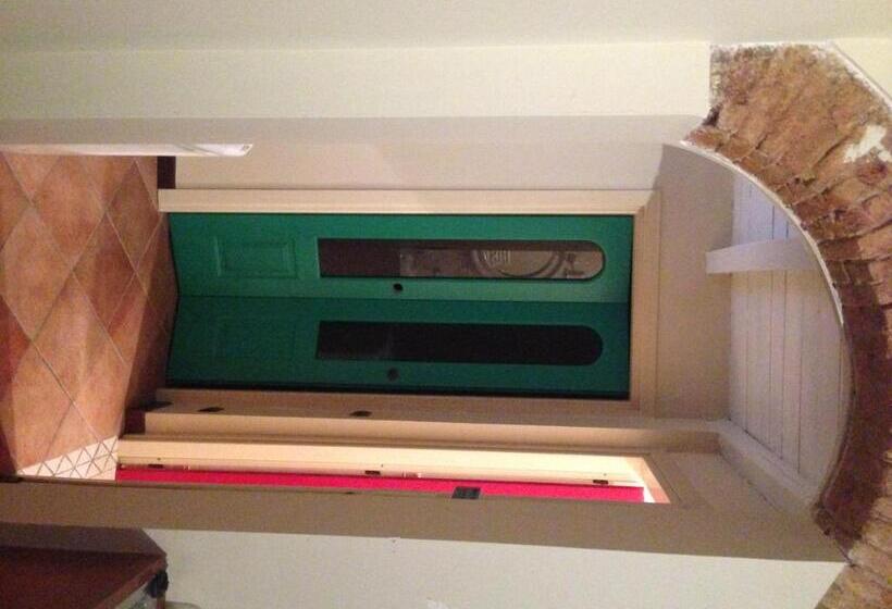 تختخواب و صبحانه Moodsiro Comi