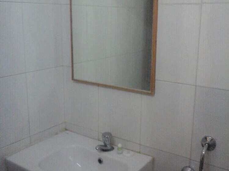 בית מלון כפרי Jk Residency