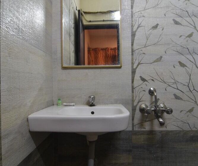 בית מלון כפרי Jk Residency