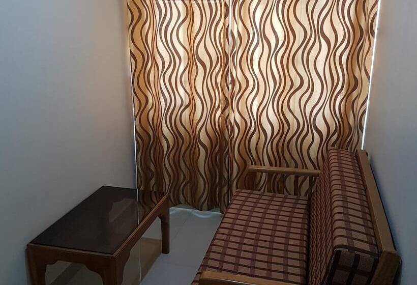 בית מלון כפרי Jk Residency