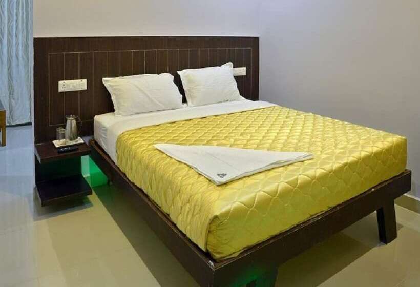 בית מלון כפרי Jk Residency