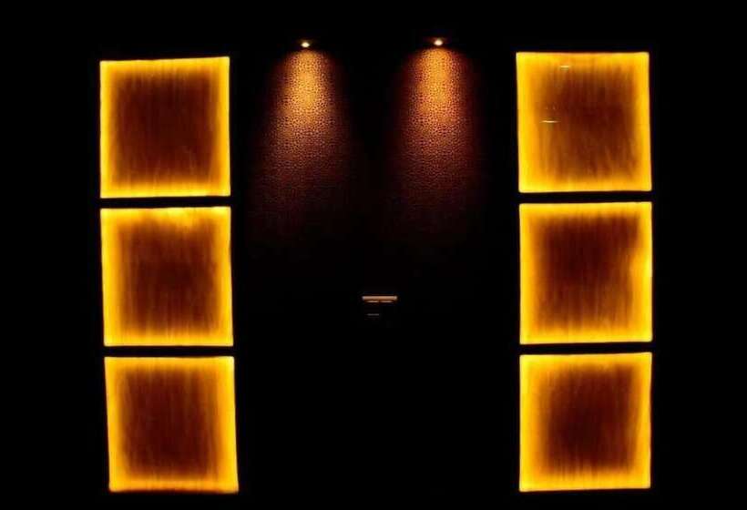 Отель Midtown Grand