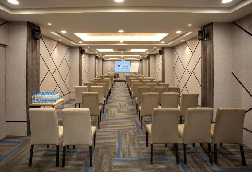 ホテル Vijay Elanza