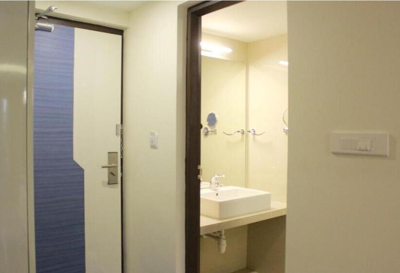 ホテル Vijay Elanza