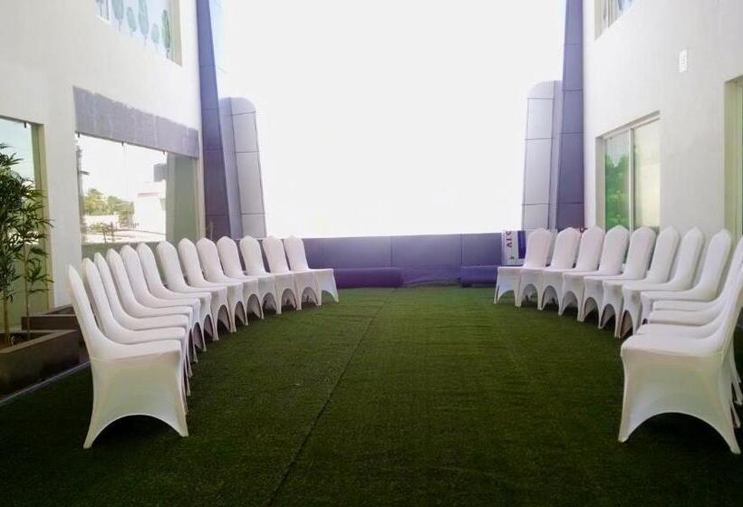 ホテル Vijay Elanza