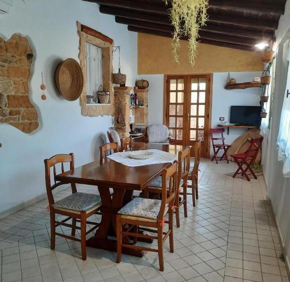 مبيت وإفطار Fattoria La Traccia