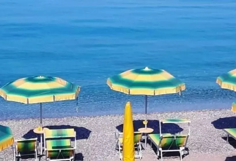 ベッドアンドブレックファースト La Marinella