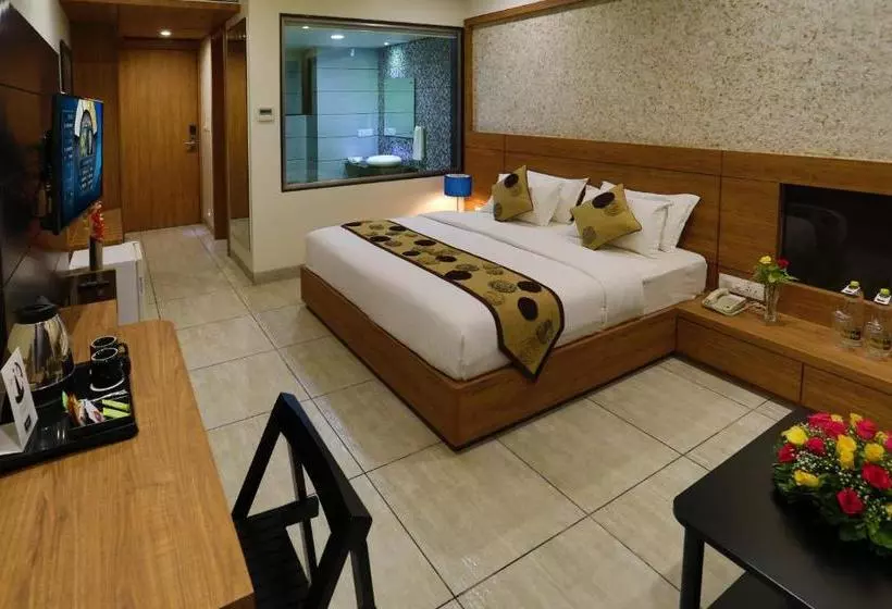 هتل Grand Kailash