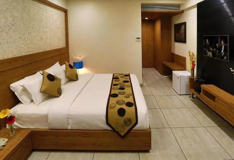 هتل Grand Kailash