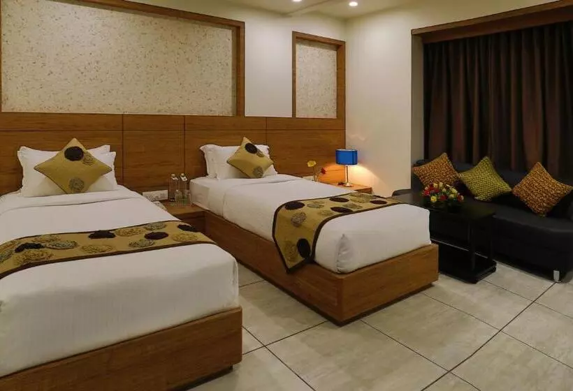 هتل Grand Kailash