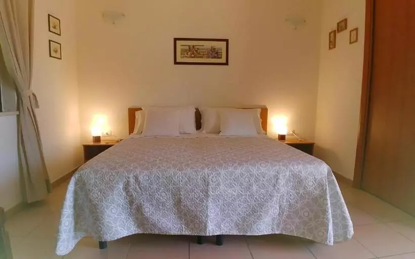 Aamiaismajoitus (B&B) La Piana Degli Ulivi