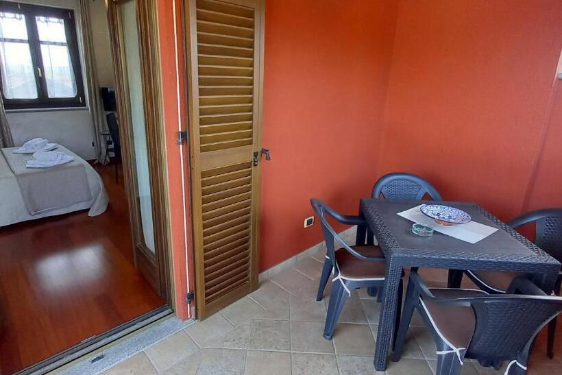 צימר Villa Laura Rooms & Pool