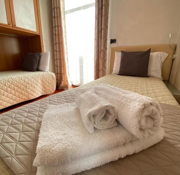 צימר Villa Laura Rooms & Pool