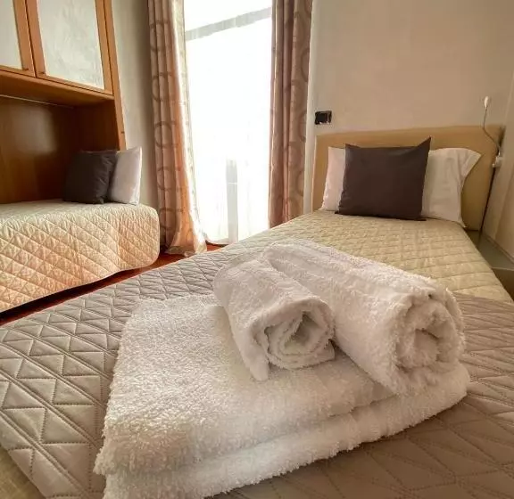 Aamiaismajoitus (B&B) Villa Laura Rooms & Pool