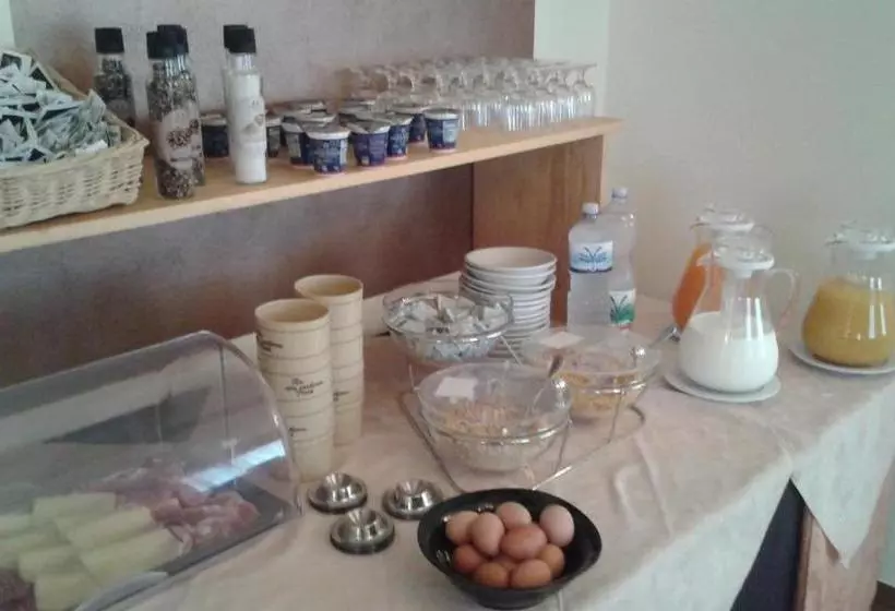 Hotelli Albergo Bar Ristorante Alla Rama