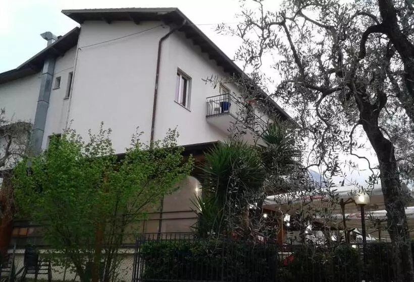 Hotelli Albergo Bar Ristorante Alla Rama