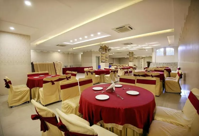 Hotelli Umed Grand
