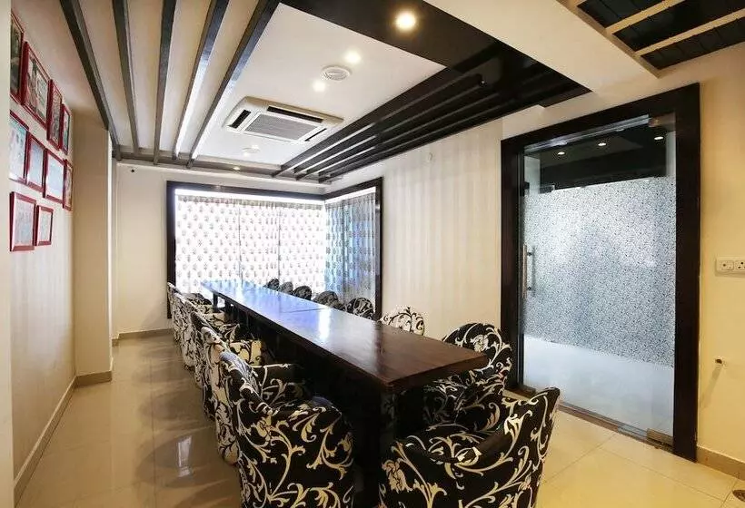 Hotelli Umed Grand