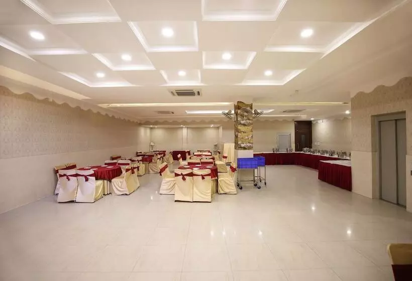 Hotelli Umed Grand