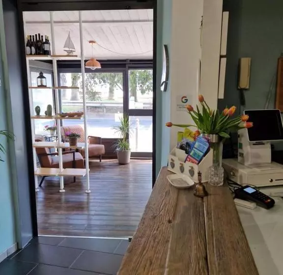 Hotelli Vela Bianca H & R